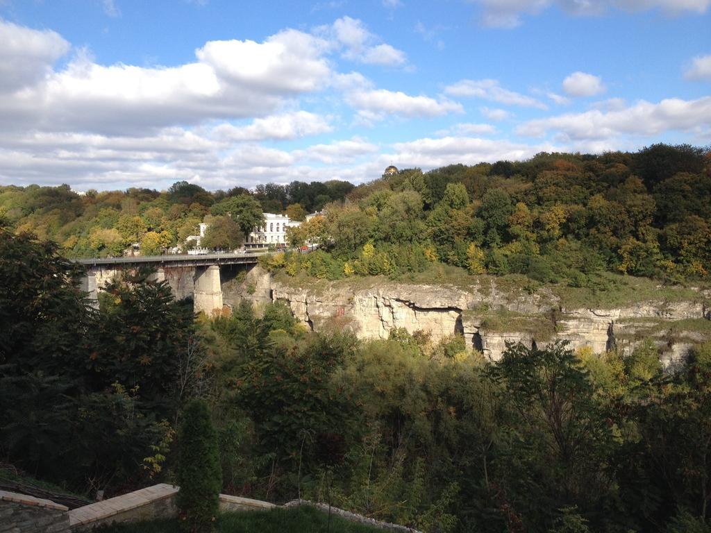 Guesthouse Grand Canyon Kamianets Podilskyi Ruang foto