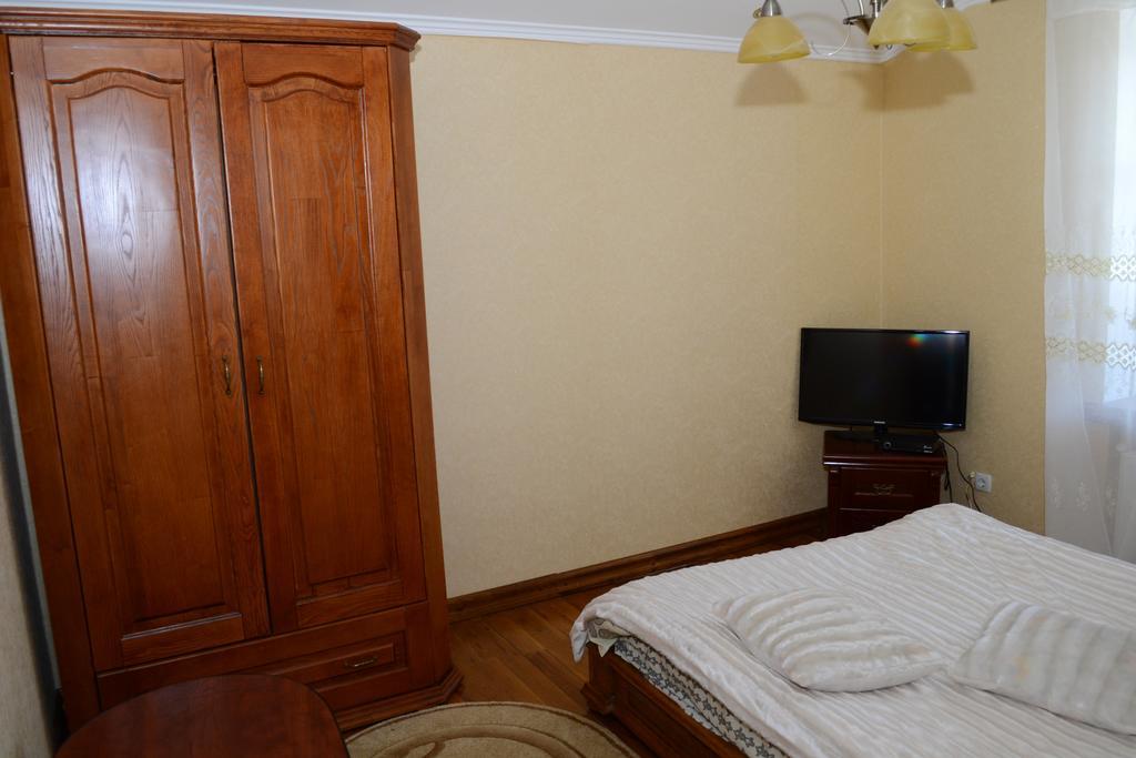 Guesthouse Grand Canyon Kamianets Podilskyi Ruang foto